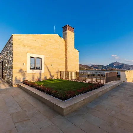 Villa Jerina Mansion By Pikhost