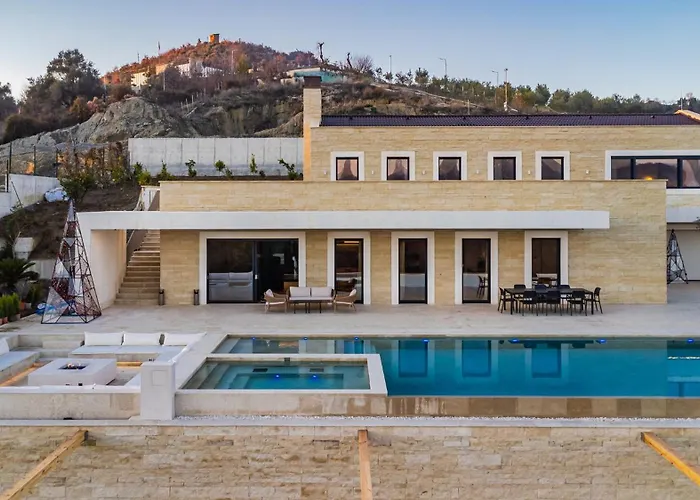 Jerina Mansion By Pikhost * Tirana