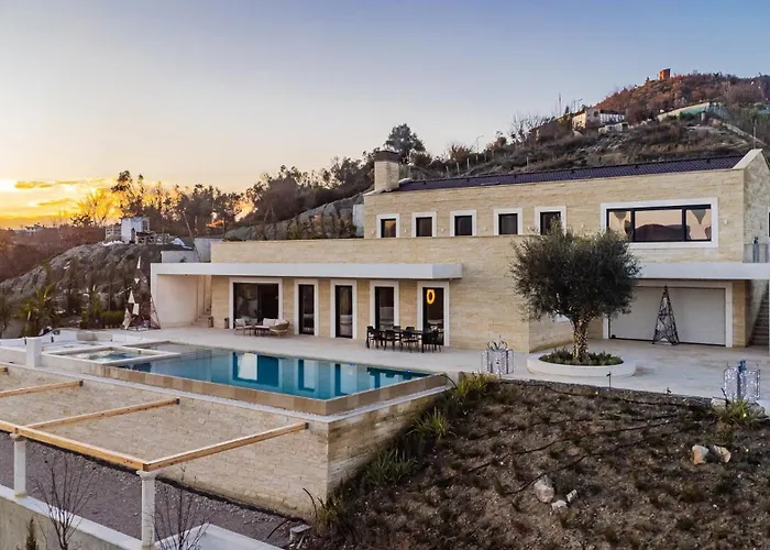 Jerina Mansion By Pikhost Villa