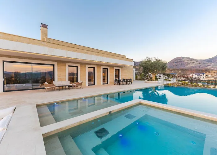 Jerina Mansion By Pikhost Villa *